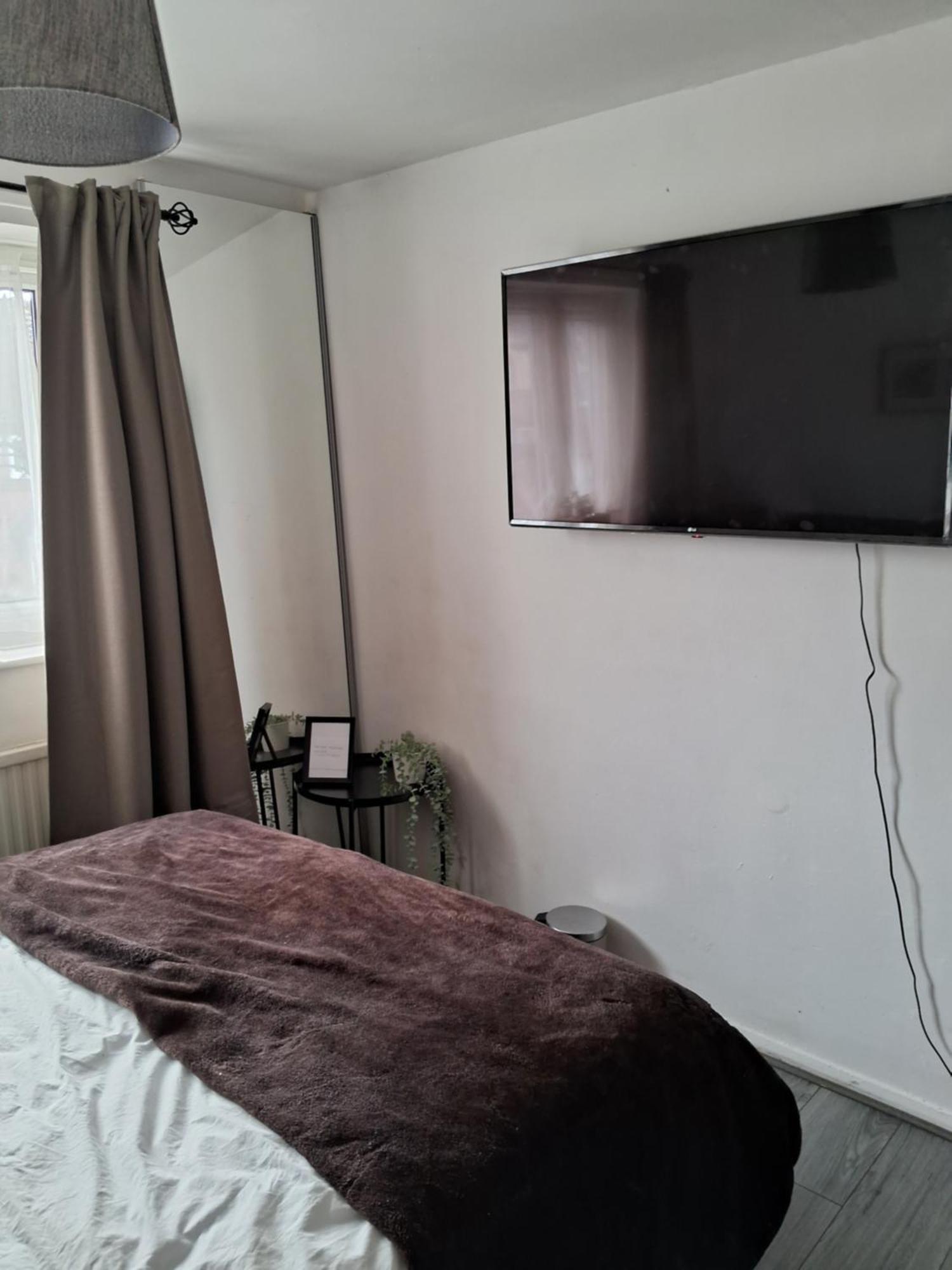 4 Mereside Walk Manchester Eksteriør bilde